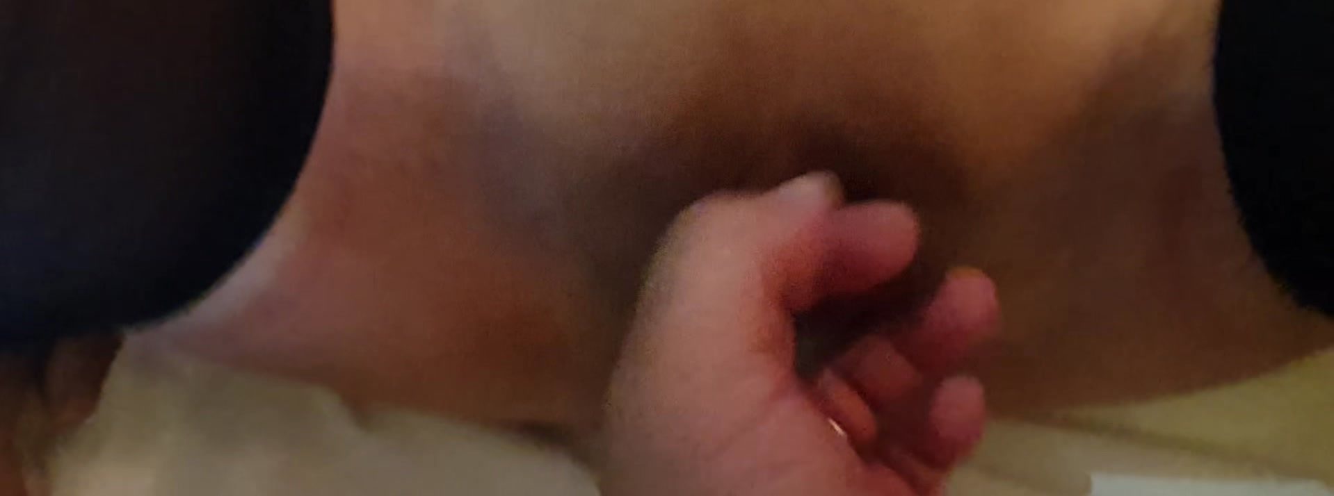 мама засунула палец свой в жопу сына фото 43